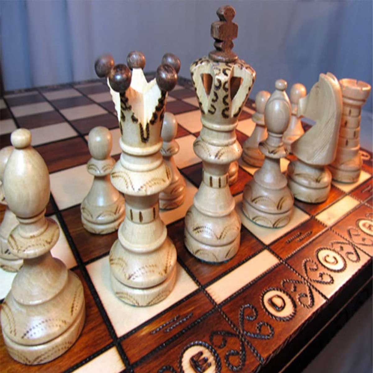 Juego de ajedrez en madera